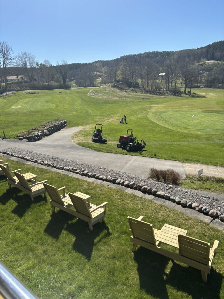 Svenbänkar till Ljungskile Golfklubb